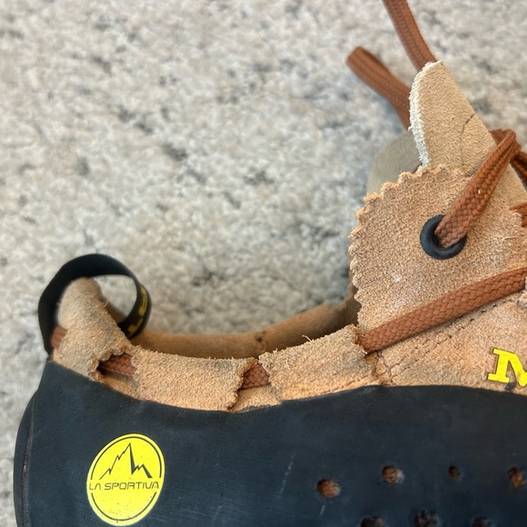 La Sportiva unisex women 9.5 climbing Athletic Shoes in very good condition - Picture 7 of 12